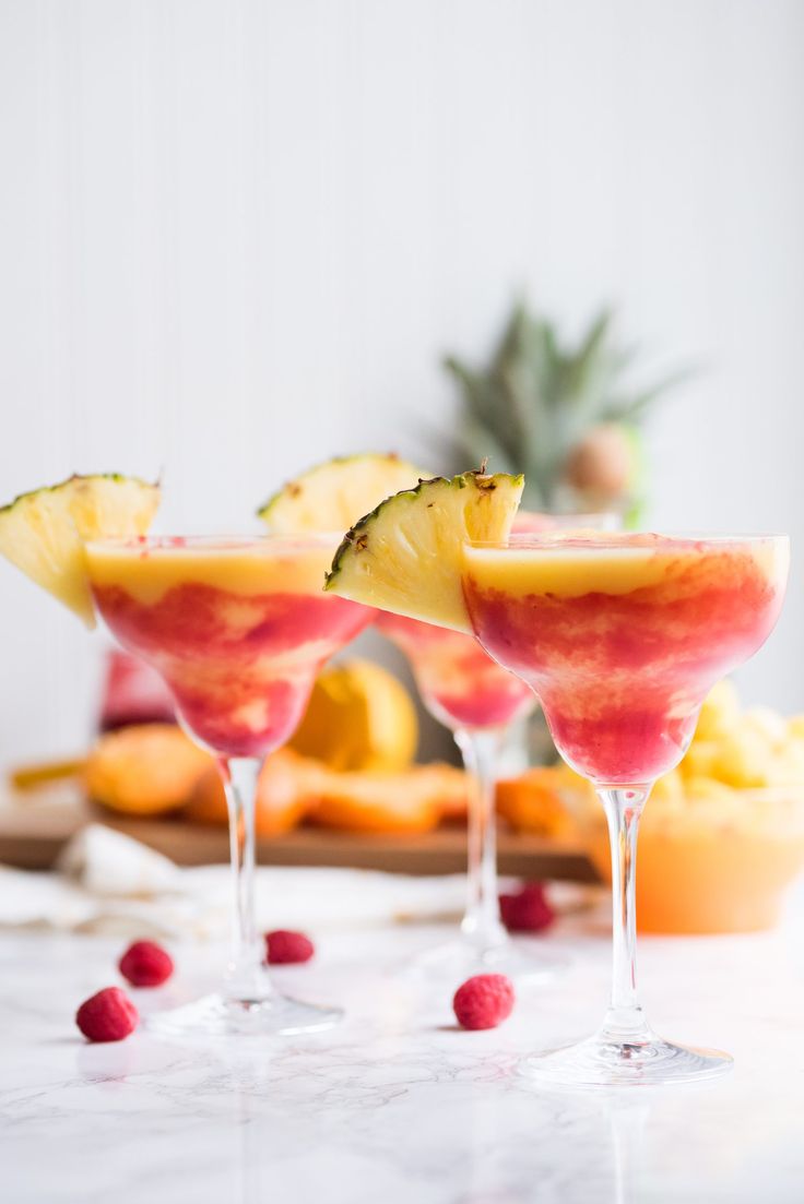 Коктейль Маргарита с ананасом и малиной (Pineapple Raspberry Margarita)