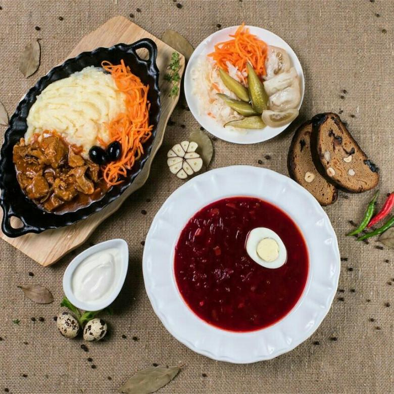 Бефстроганов с грибами, картофельное пюре - обед в выходной